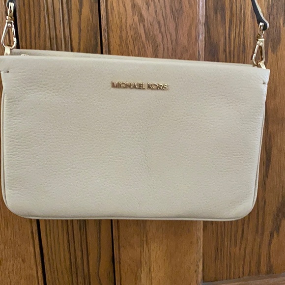 Michael Kors Handbags - Michael Kors Crossbody bag